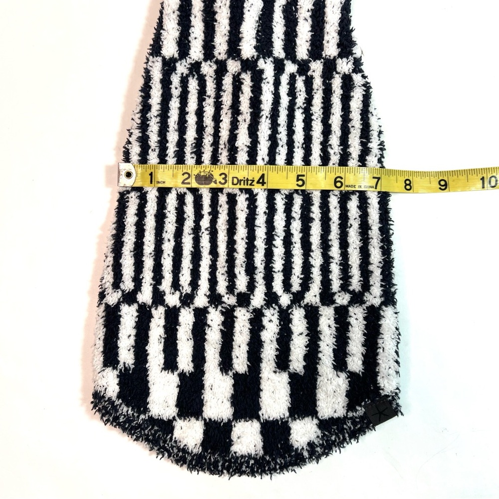 Barefoot Dreams Cozy Chic Abstract Check Dog
Sweater Size Small - Picture 15 of 16